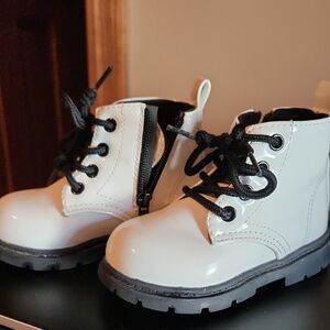 Comfy Kids White Lace-Up Boots Size EUR 21